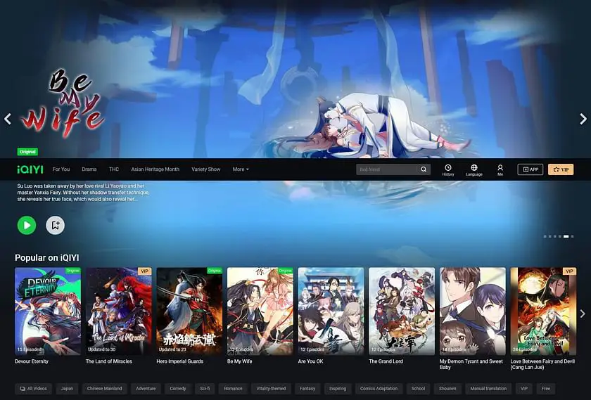 Menonton Anime Secara Legal Ilustrasi karakter anime menonton anime di layanan streaming