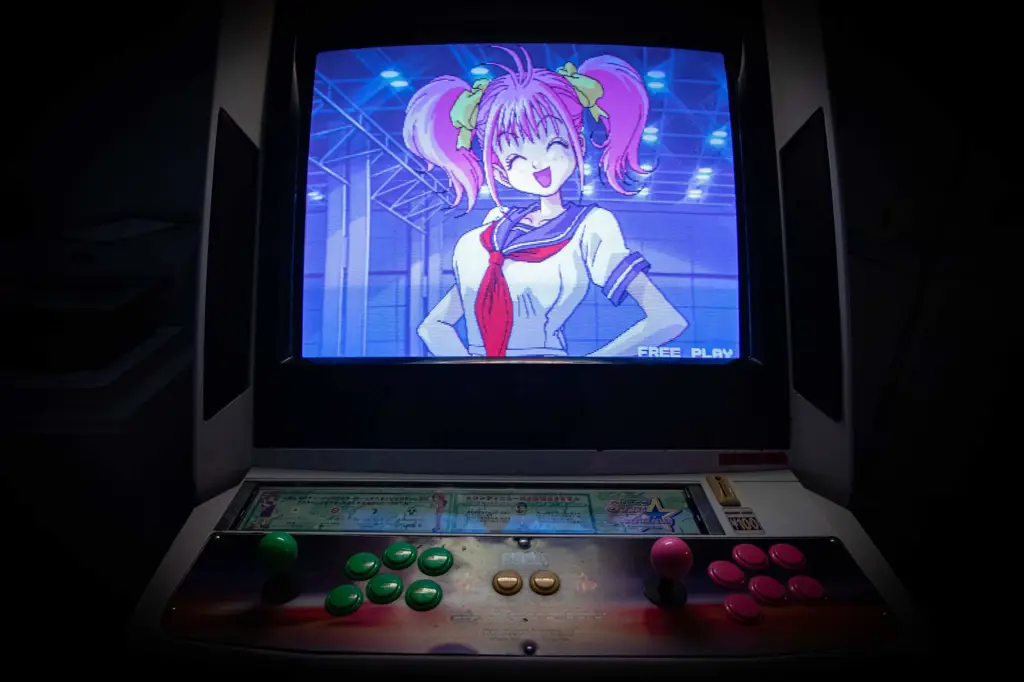 Menikmati anime di smartphone Seseorang menonton anime di smartphone