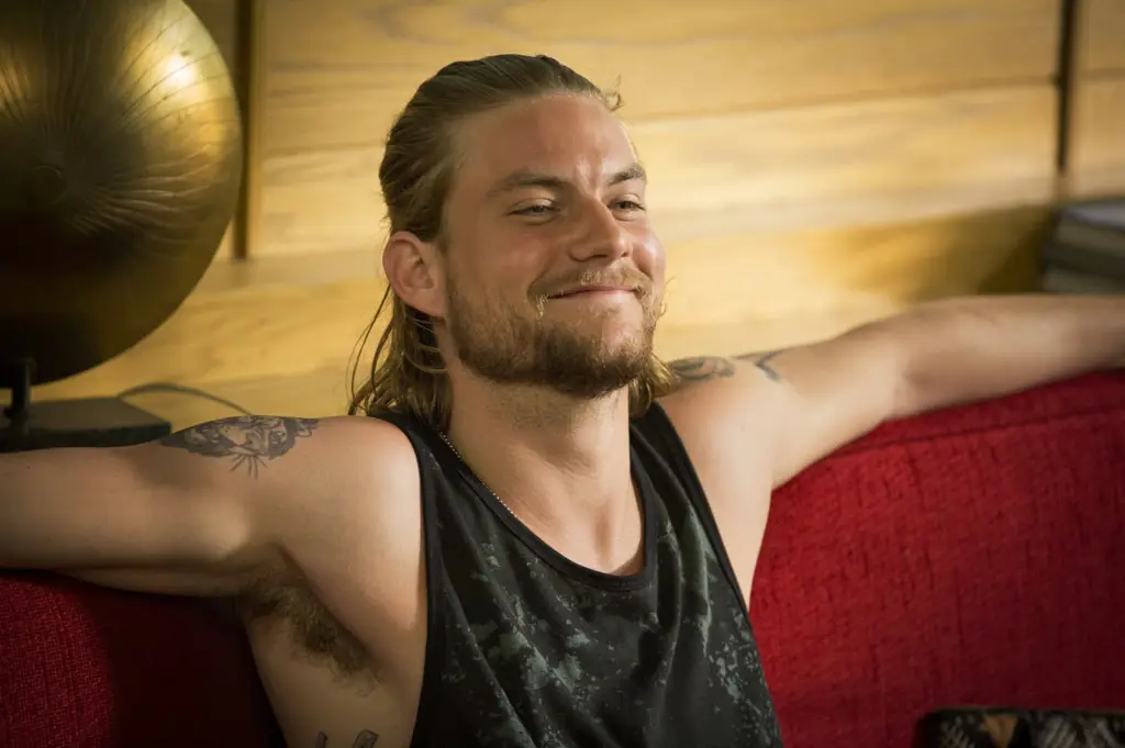 Nonton Animal Kingdom Season 1: Aksi Menegangkan Keluarga Penjahat
