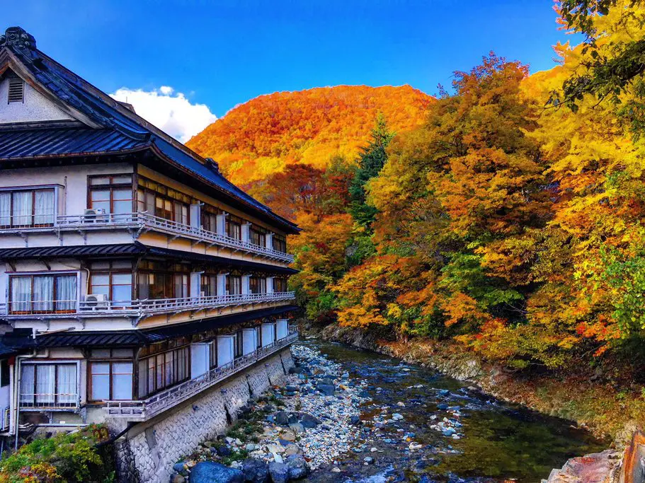 Keindahan Ryokan dalam Hanasaku Iroha Pemandangan Ryokan di Jepang
