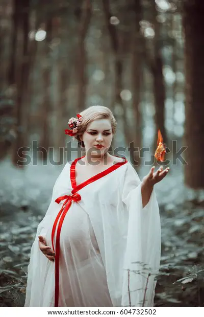 Makhluk gaib penunggu hutan Roh hutan dalam anime Hotarubi no Mori e