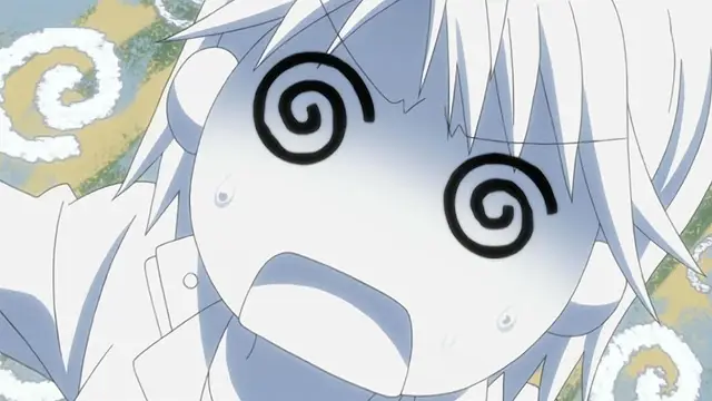 Menikmati anime Penggemar anime sedang menonton anime dengan bahagia